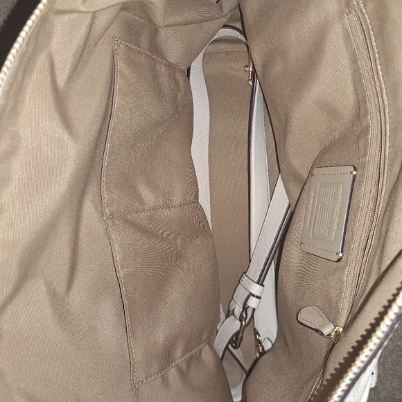 Authentic Coach Cream Leather Shoulder Bag - Picture 3 of 7